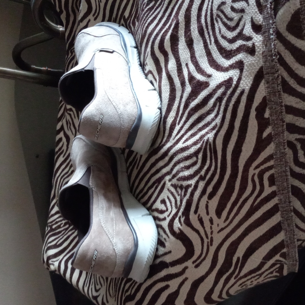 Skechers- casual